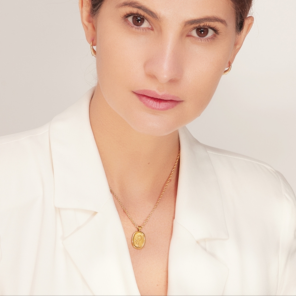 Awesome Oval Flower Necklace - Picture 8 of 8